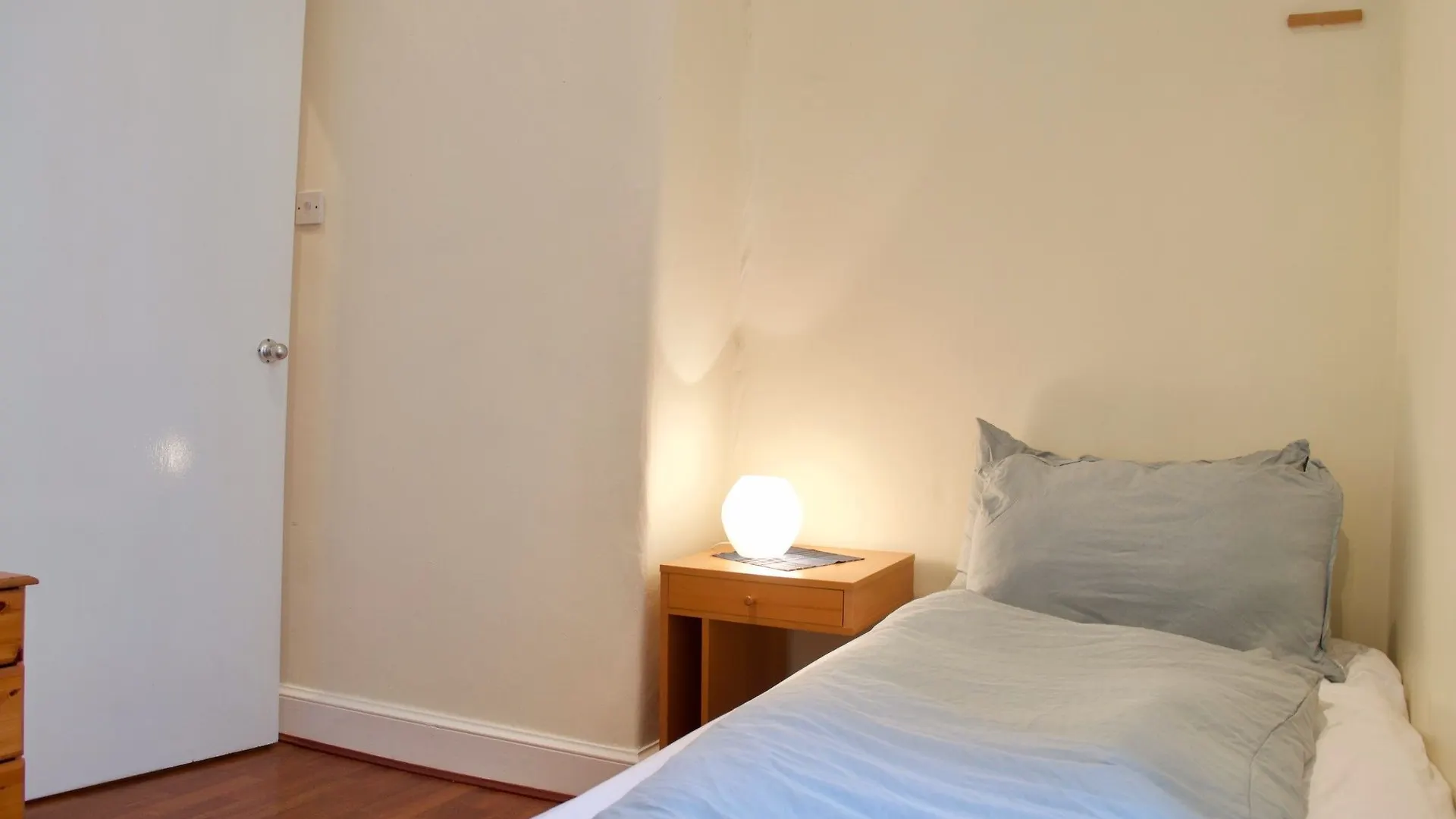 2 Bedroom Apartment In Pleasance Edimburgo 0*,  Reino Unido