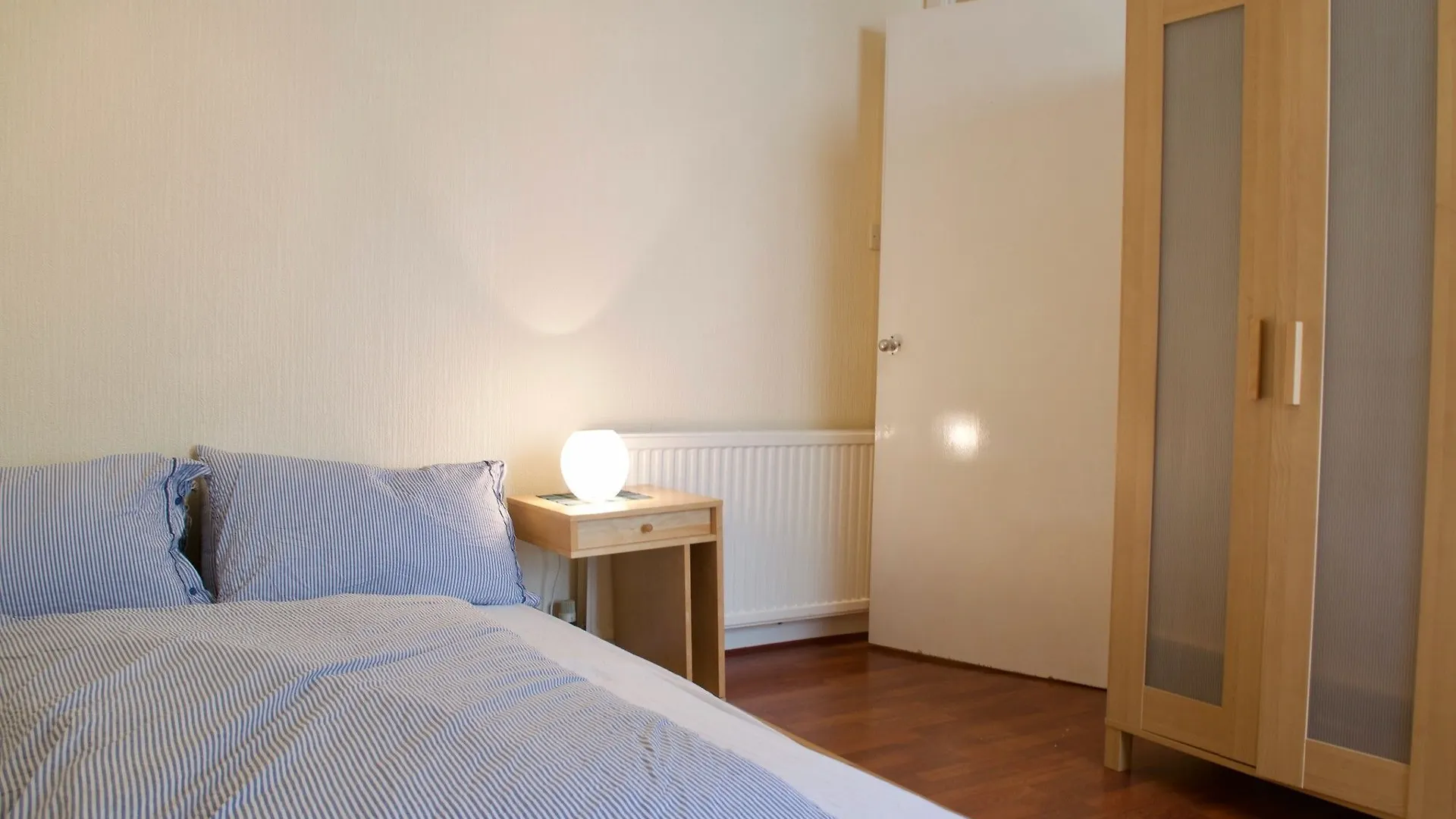 2 Bedroom Apartment In Pleasance Edimburgo